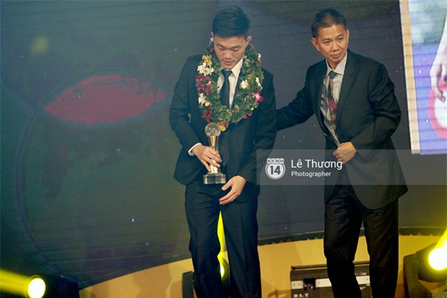 Thánh nữ bolero và những pha khó đỡ trong đêm Gala Quả bóng vàng Việt Nam 2016-7