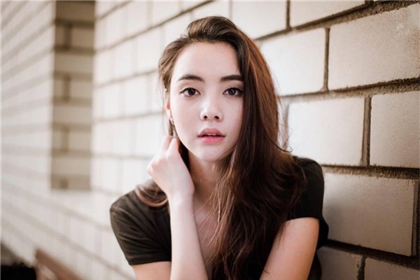 Không chỉ đẹp, Moodka còn rất giỏi nhảy B-Boy, popping, hội họa...