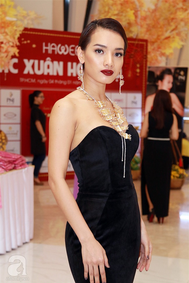 Thanh Hằng gây choáng với bó sen bằng vàng hơn 2 tỷ đồng - Ảnh 8.