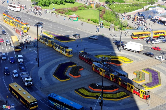 He thong tau dien, xe lua tren duong pho chau Au hinh anh 1