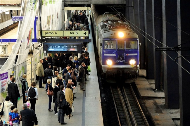 He thong tau dien, xe lua tren duong pho chau Au hinh anh 11