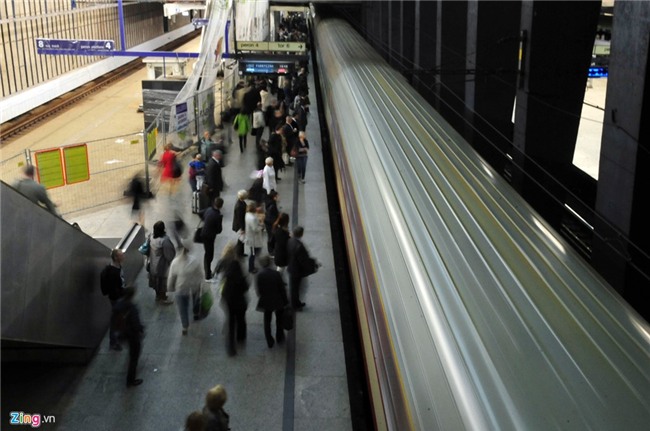 He thong tau dien, xe lua tren duong pho chau Au hinh anh 12