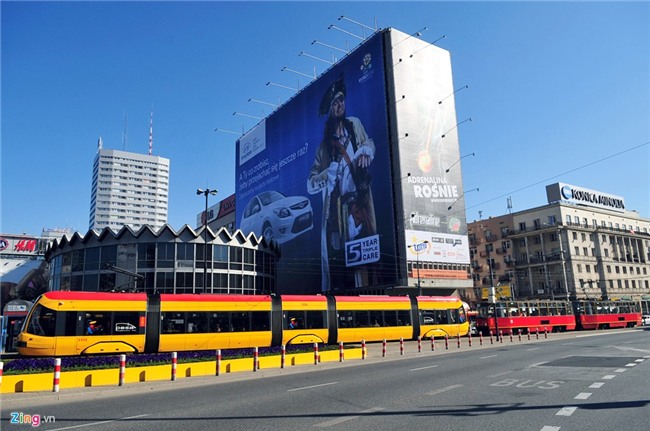 He thong tau dien, xe lua tren duong pho chau Au hinh anh 4