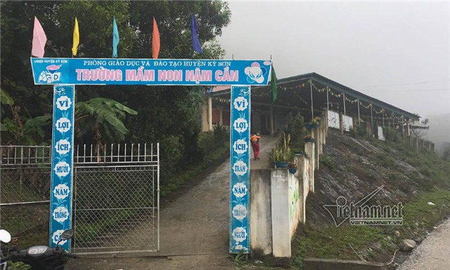 Sắp Tết, 22 trường mầm non ngỡ ngàng bị thu lại tiền tỷ phụ cấp