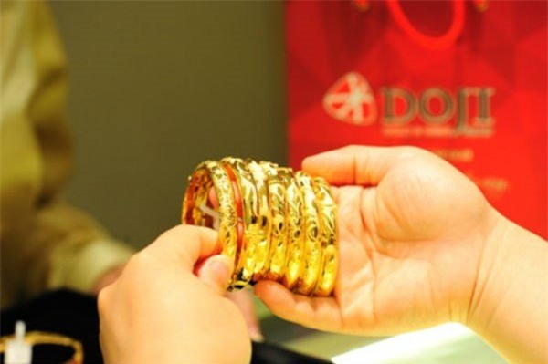 Giá vàng hôm nay 6/1: Được đà tăng giá mạnh