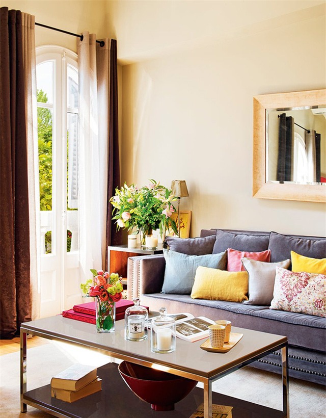 Không nên mua thêm đồ trang trí khiến căn phòng thêm chật chội, giá cả đắt đỏ.