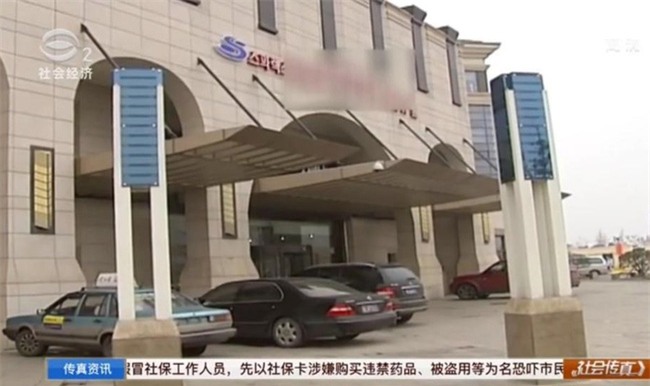 Cô gái bị cảnh sát tạm giữ vì hồn nhiên livestream giữa phòng tắm công cộng - Ảnh 3.