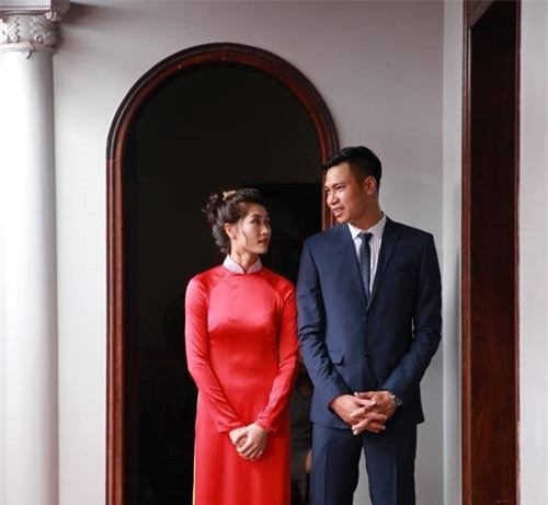 Hoa khôi bóng chuyền Trần Thị Thảo lên xe hoa - Ảnh 1.