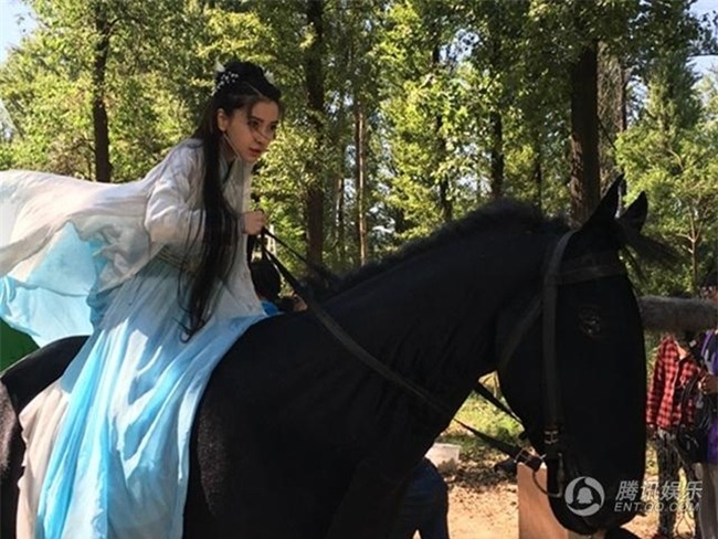 vo huynh hieu minh dang bau van cuoi ngua dong canh hanh dong hinh anh 2