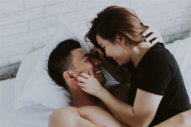 Mới quen nhau 15 ngày, cặp đôi đã khoe ảnh tình yêu táo bạo, nóng bỏng - Ảnh 9.