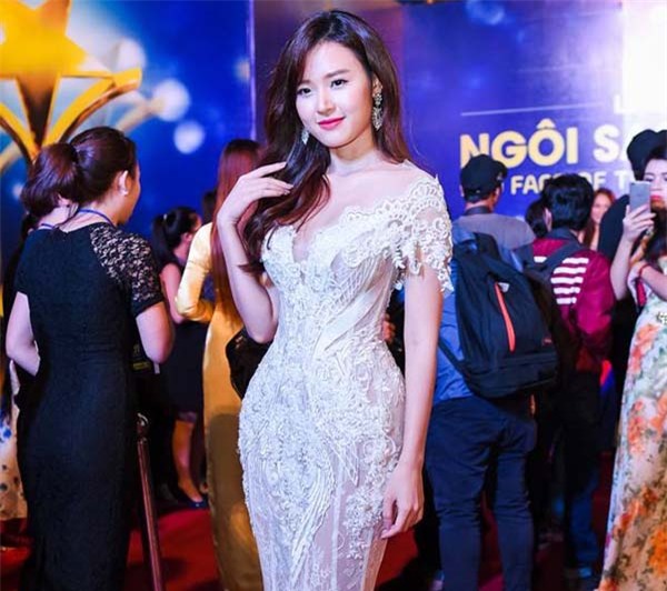 ngam dan my nhan khoe nguc 