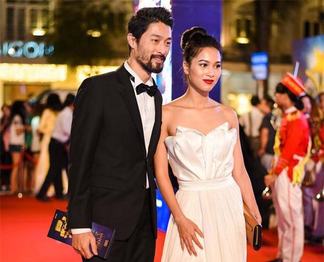 ngam dan my nhan khoe nguc 