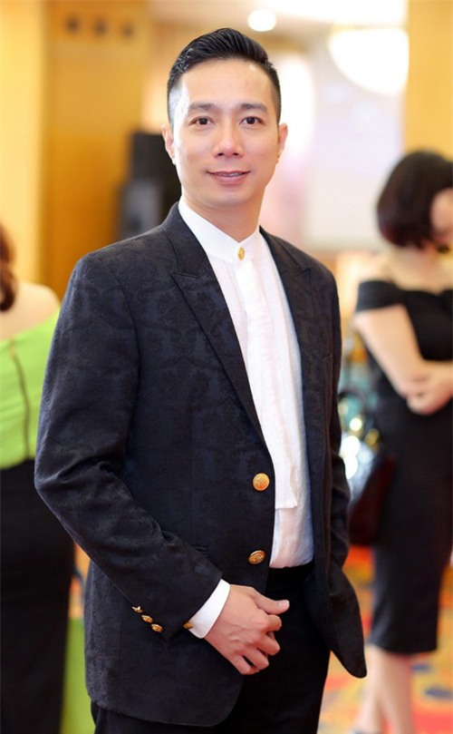 Phản ứng của Ngọc Hân và 2 NTK hàng đầu trước hình ảnh mẫu châu Phi mặc áo dài Việt - Ảnh 3.