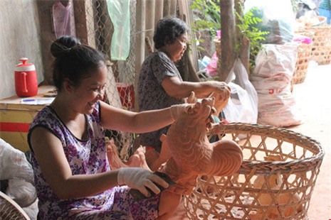 Gà đất tạo kiểu thủ công cháy hàng dịp Tết - 5