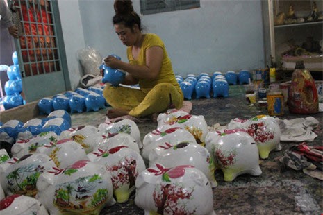 Gà đất tạo kiểu thủ công cháy hàng dịp Tết - 6