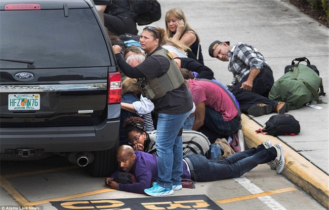 Hiện trường xả súng đẫm máu, hỗn loạn ở sân bay Mỹ khiến ít nhất 5 người thiệt mạng - Ảnh 11.