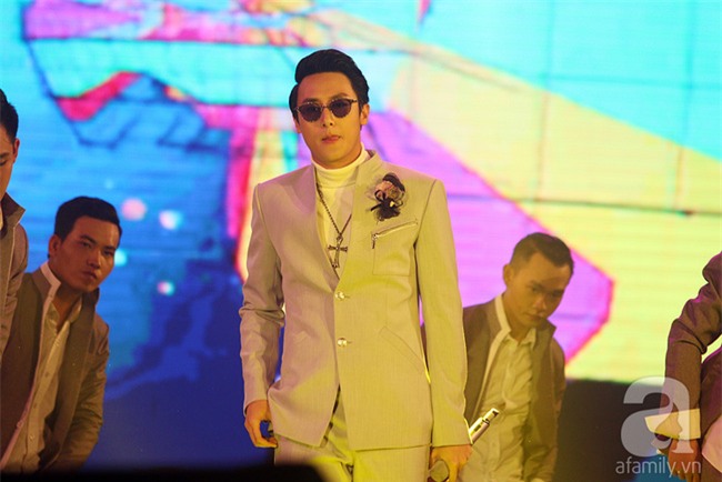 Hoàng Thùy Linh bật khóc khi đoạt giải thưởng âm nhạc đầu tiên trong sự nghiệp - Ảnh 4.