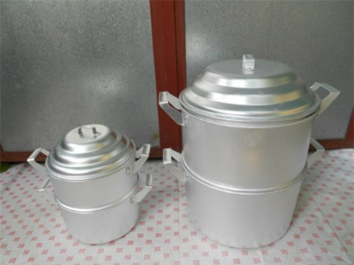 Sử dụng nồi đồ xôi loại lớn để làm món thịt hun khói nếu không có bếp củi