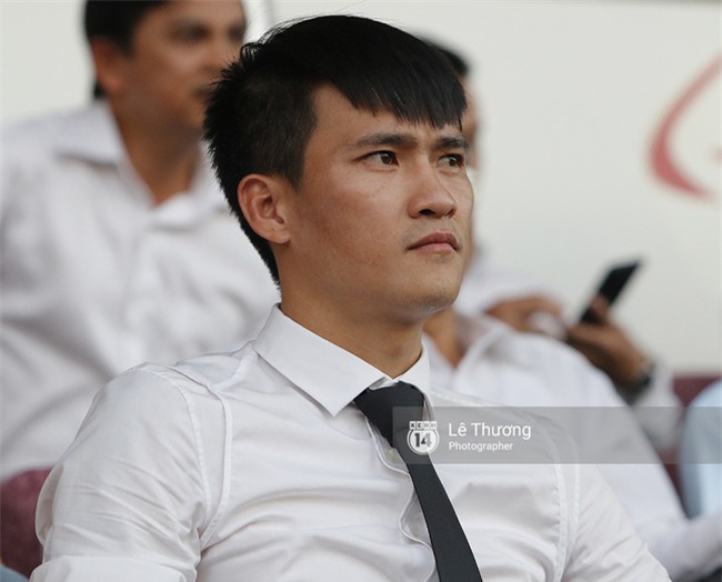 Hành động của Công Vinh khiến hàng ngàn cổ động viên TPHCM xúc động - Ảnh 5.