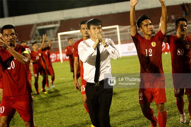 Hành động của Công Vinh khiến hàng ngàn cổ động viên TPHCM xúc động - Ảnh 8.