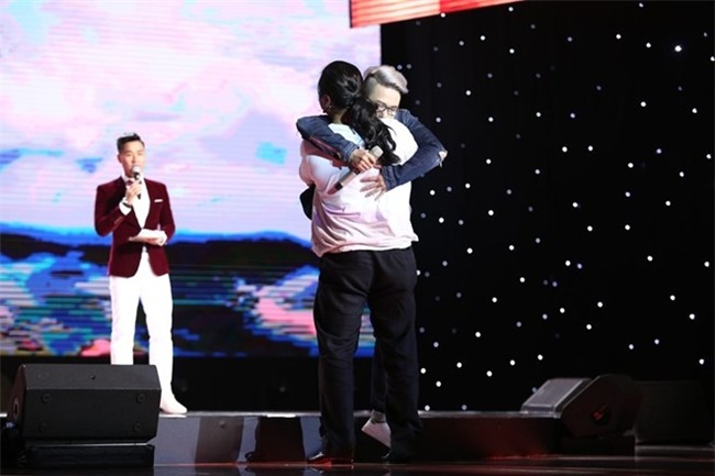 Chang trai chuyen gioi tiep tuc toa sang o Sing My Song hinh anh 3