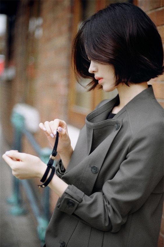 Tết này không sợ đụng hàng với 7 kiểu tóc ngắn dưới đây - Ảnh 1.