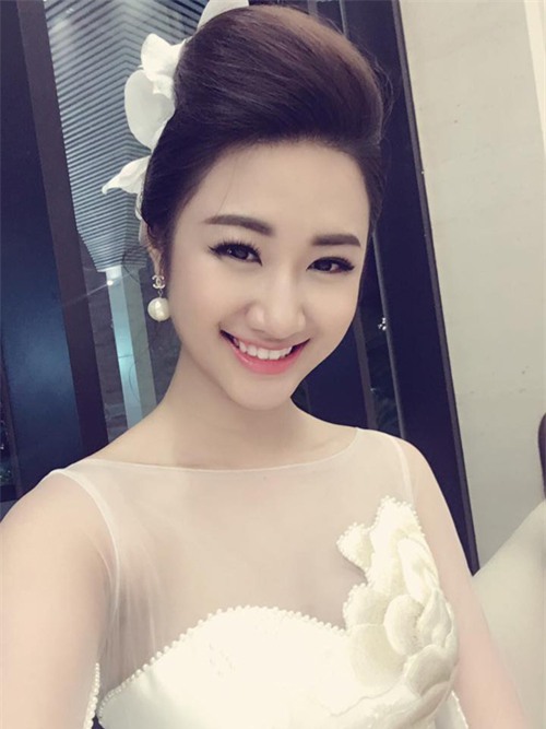 anh cuoi cua hoa hau thu ngan va dai gia khien dan mang