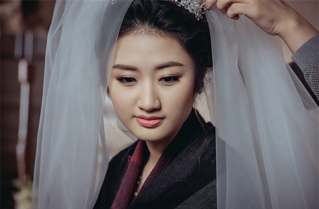 anh cuoi cua hoa hau thu ngan va dai gia khien dan mang