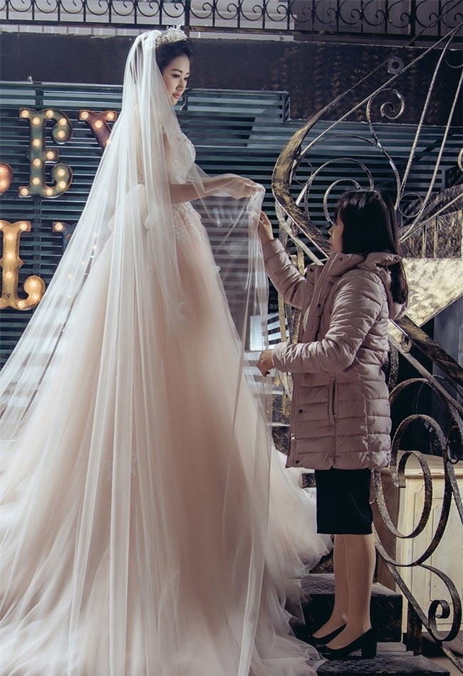 anh cuoi cua hoa hau thu ngan va dai gia khien dan mang