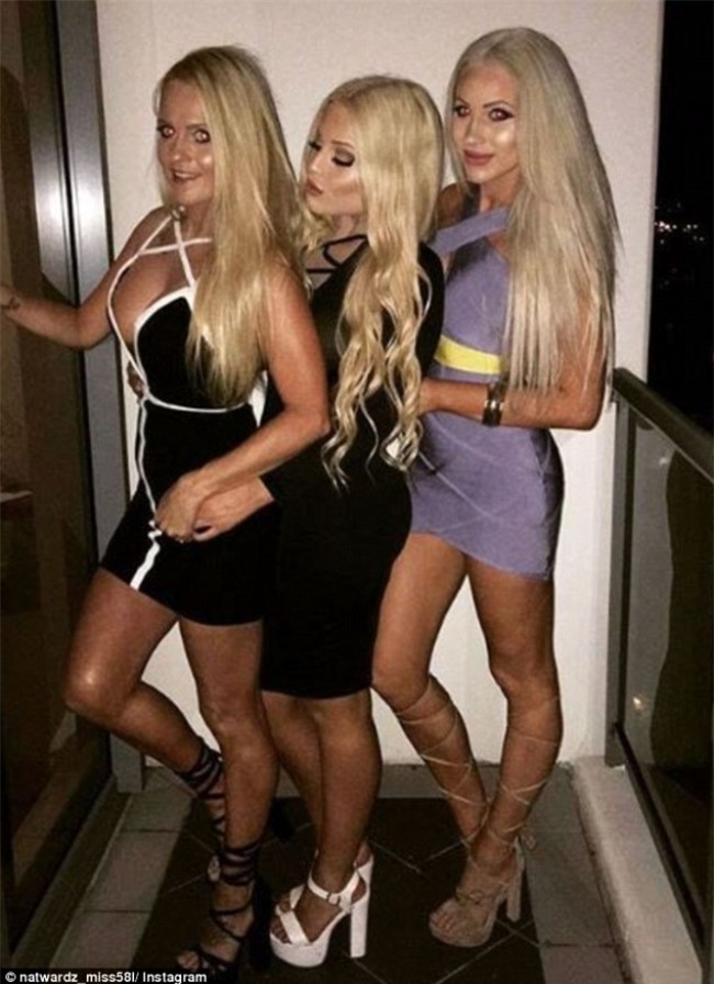 Đố bạn phân biệt được đâu bà mẹ 45 tuổi và 2 cô con gái trong những bức ảnh này - Ảnh 1.