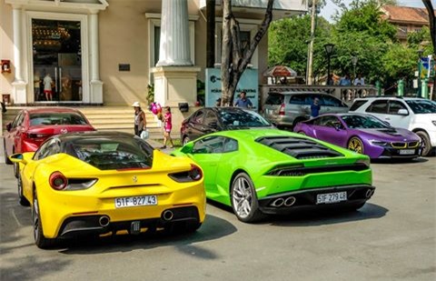 Đại gia sắm siêu xe: Dân Singapore rùng mình với tay chơi Việt