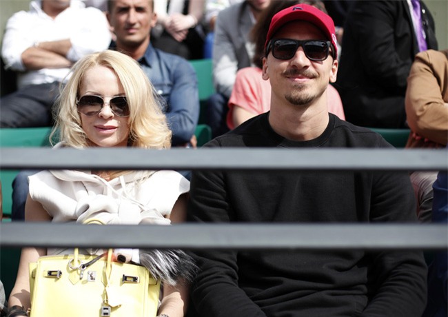 Ibrahimovic tặng quà độc cho bà xã hơn 11 tuổi - Ảnh 1.