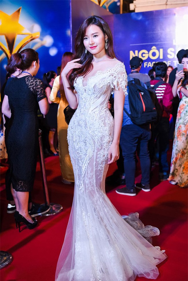 thoi trang sao viet dep: hari won "lot xac" sau khi cuoi tran thanh - 13