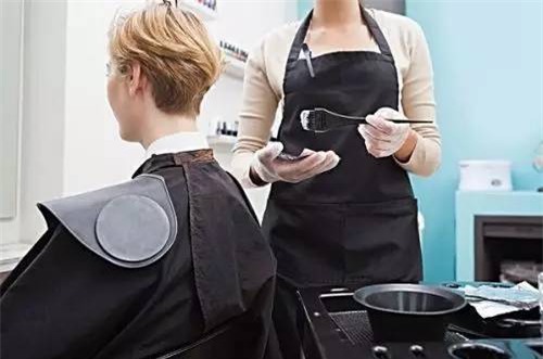 Báo động: Cô giáo 47 tuổi tử vong sau 10 ngày nhuộm tóc - Ảnh 2.