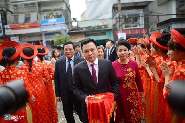 Dai gia tang Rolls-Royce Ghost cho Thu Ngan trong dam hoi hinh anh 5