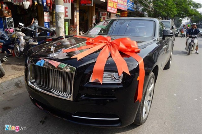 Dai gia tang Rolls-Royce Ghost cho Thu Ngan trong dam hoi hinh anh 13