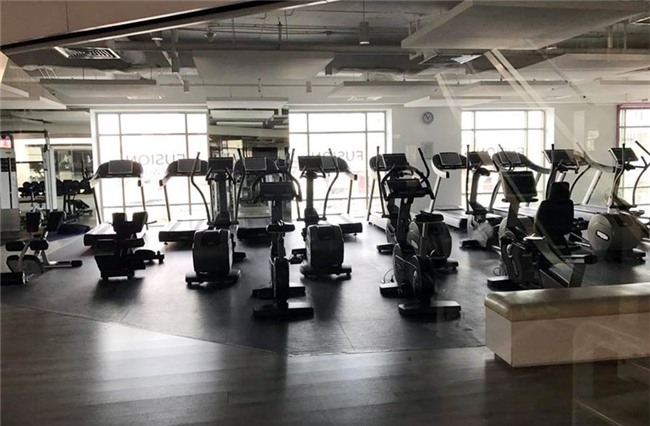 2.000 hội viên căng biển, trưng ảnh vợ chồng Jennifer Phạm đòi đối thoại