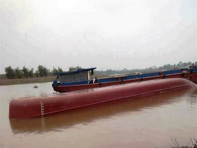 Hiện trường nơi xảy ra vụ lật tàu (ảnh: Thanh Hồng)