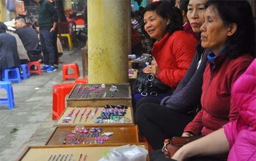 Chợ đá quý lớn nhất miền Bắc náo nhiệt dịp Tết