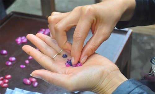 Chợ đá quý lớn nhất miền Bắc náo nhiệt dịp Tết