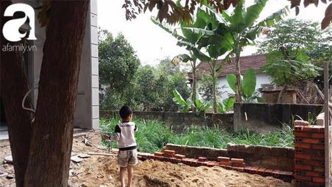 Thanh Hóa: 2 bé gái 8 tuổi tố cáo cụ ông 70 tuổi hàng xóm mua kẹo dụ dỗ để sờ soạng, dâm ô - Ảnh 1.