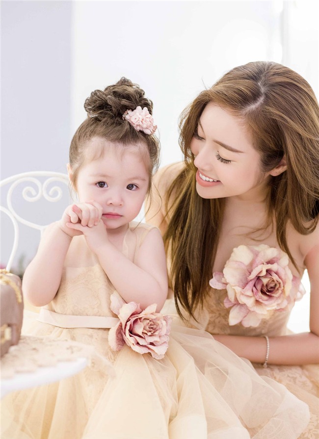 cu dep nhu thien than the nay, bao sao me con elly tran luc nao cung hot - 5