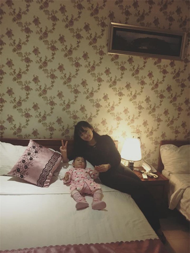 Cái Tết đầu tiên ấm áp nụ cười của em bé Lào Cai suy dinh dưỡng bên mẹ nuôi 9X - Ảnh 6.