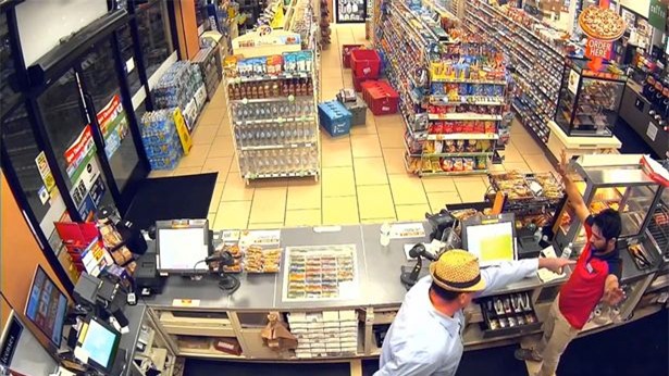 Vụ cướp lố bịch nhất quả đất: Kẻ cướp dùng ngón tay giả làm súng, uy hiếp chủ cửa hàng tiện lợi - Ảnh 3.