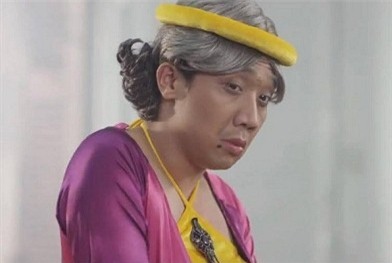 Dù hóa gái trẻ hay gái già thì Trấn Thành vẫn lấy được tiếng cười của khán giả.