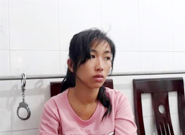 Nghi phạm Trần Thị Thanh Thúy tại cơ quan điều tra Công an huyện Kỳ Sơn.