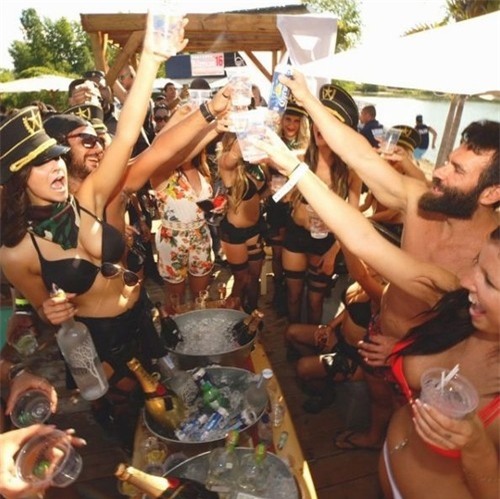 Phát thèm với cuộc sống ngập tràn gái đẹp của "vua instagram" - 13