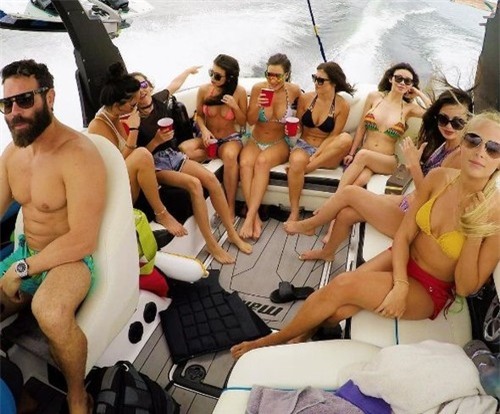 Phát thèm với cuộc sống ngập tràn gái đẹp của "vua instagram" - 3