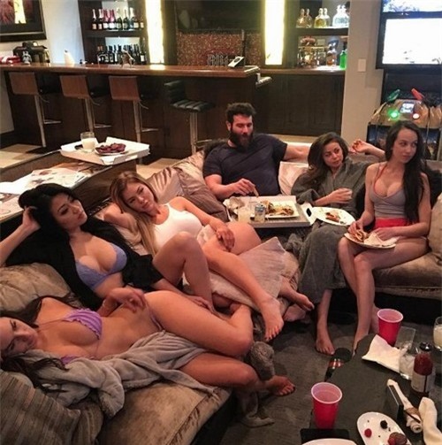 Phát thèm với cuộc sống ngập tràn gái đẹp của "vua instagram" - 8