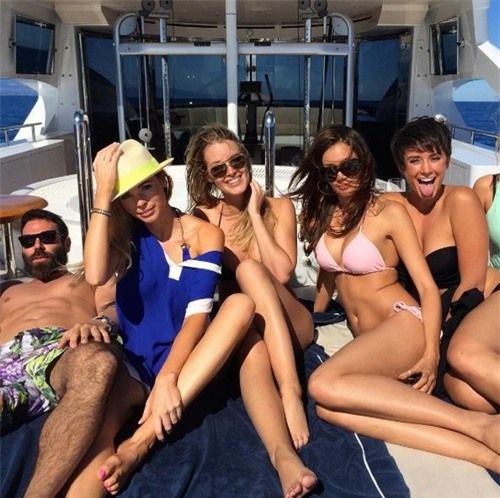 Phát thèm với cuộc sống ngập tràn gái đẹp của "vua instagram" - 9